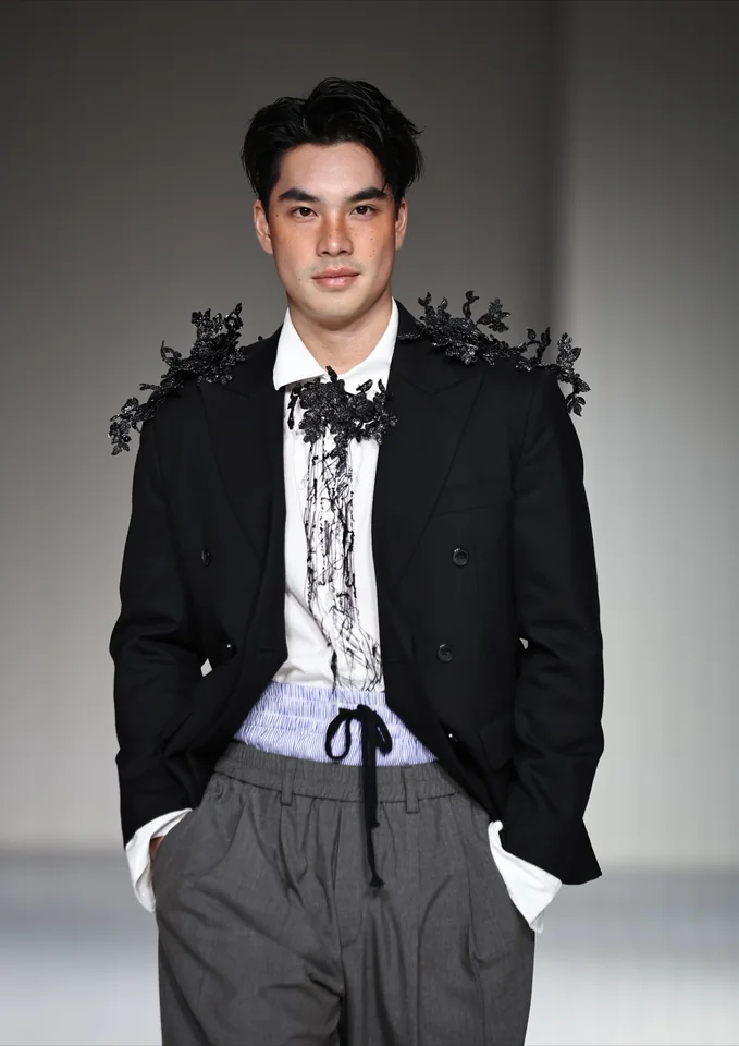 เอม สรรเพชญ์ คุณากร กับแฟชั่นสูททางการ